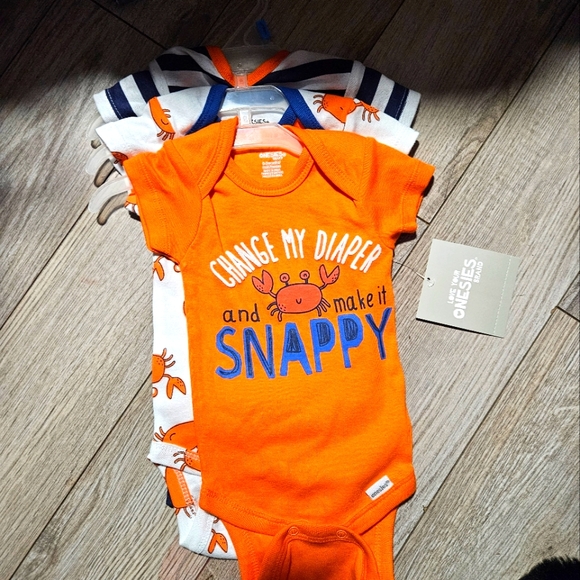 2 sets of 3 onsies 0-3 - Picture 1 of 6